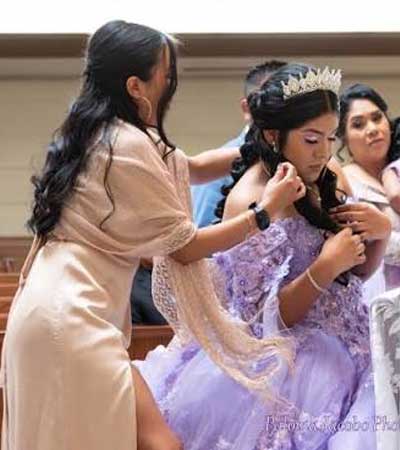 Que hace padrino de medalla esclava o anillo de quinceanera en la fiesta de quinceaños